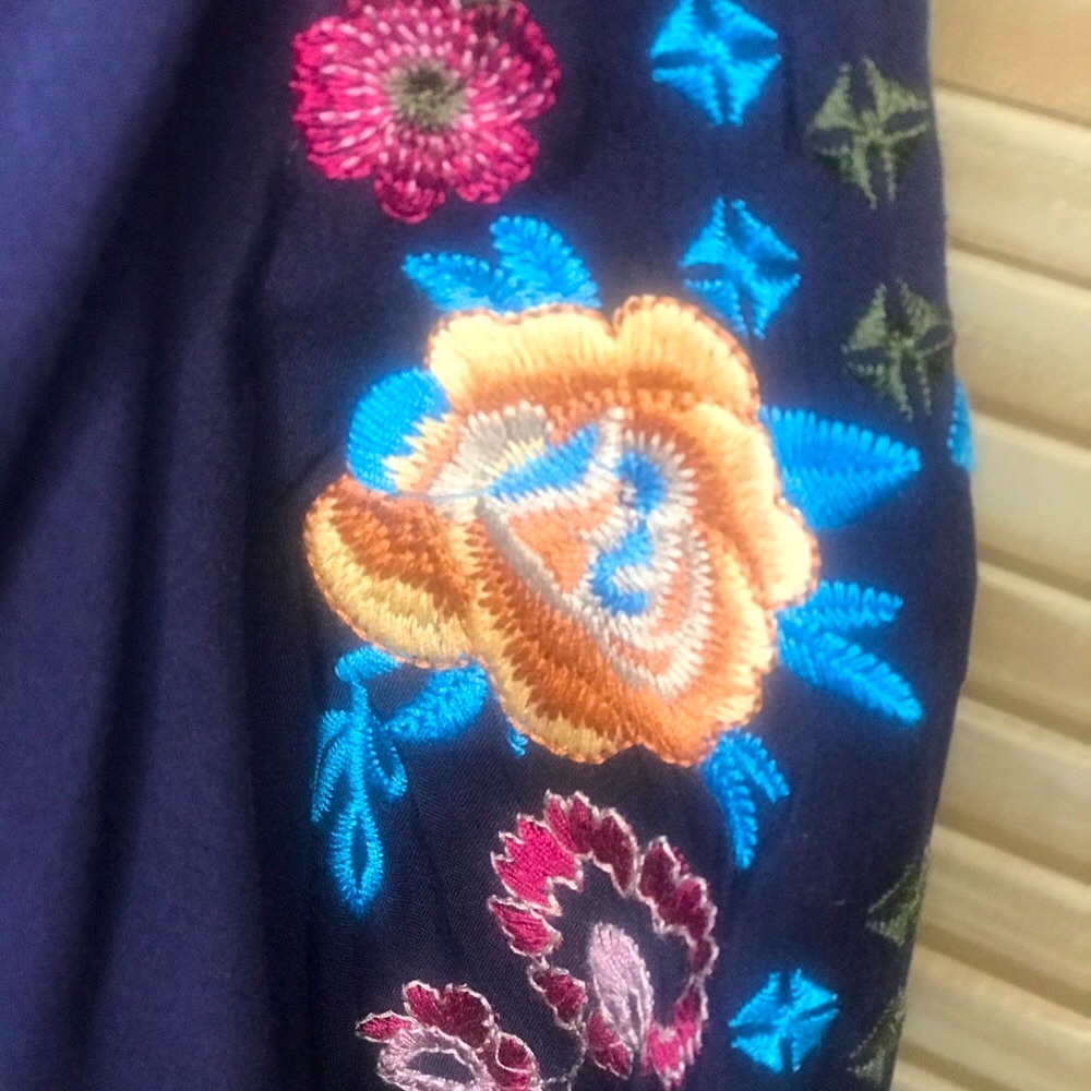 NAVY TUNIC WITH FLORAL EMBROIDERY - Picture 4 of 5